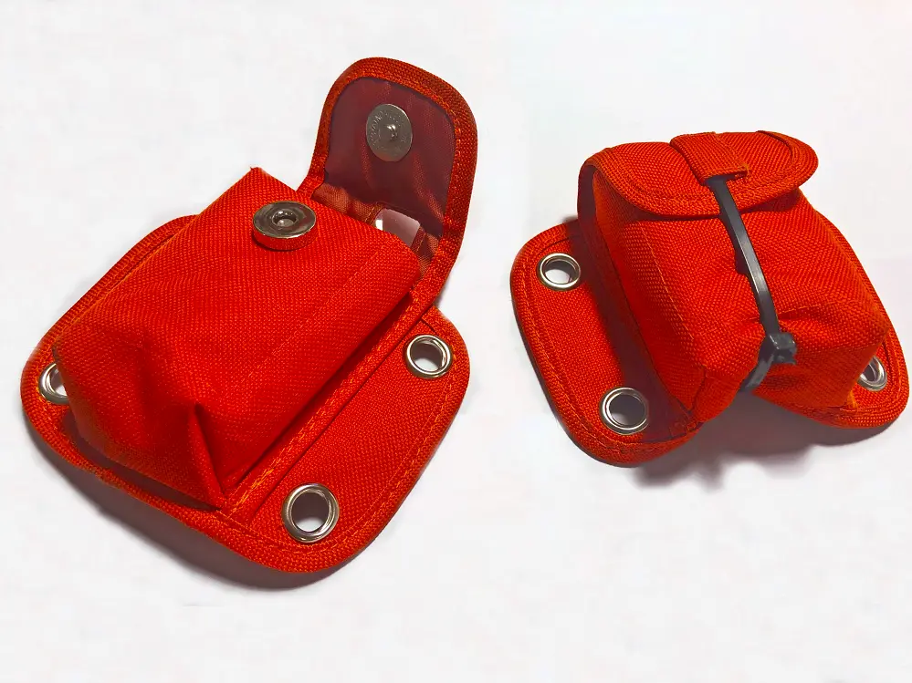 Mounting Pouch For Transponder With Magnetic Clasp And Zip Tie Loop